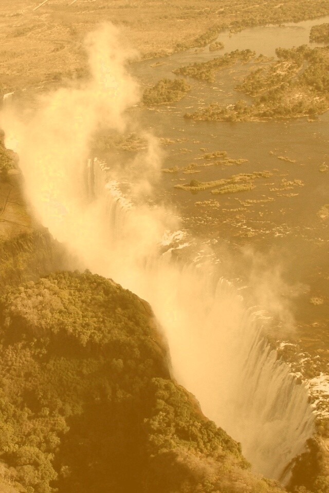 Живописный водопад обои
