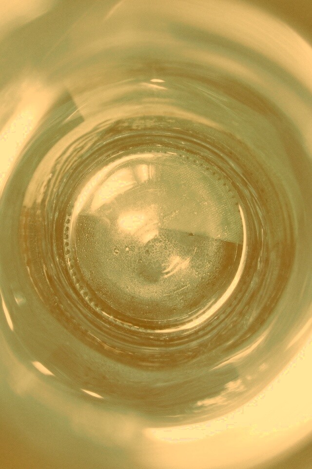 Дно стеклянной бутылки обои