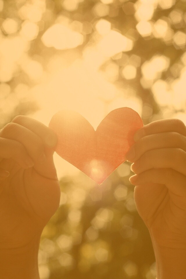 Бумажное красное сердце обои