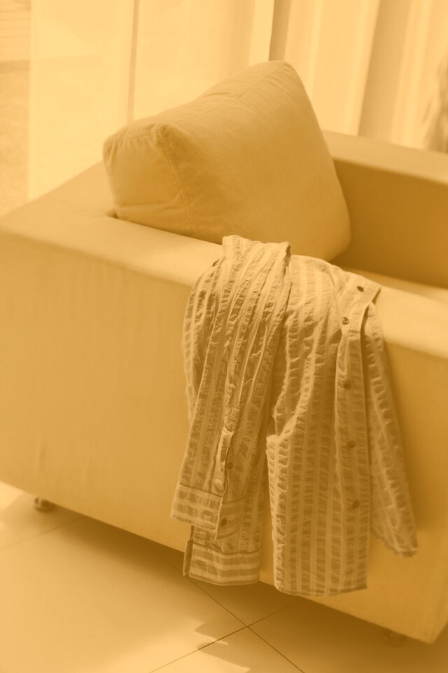 Рубашка на кресле обои