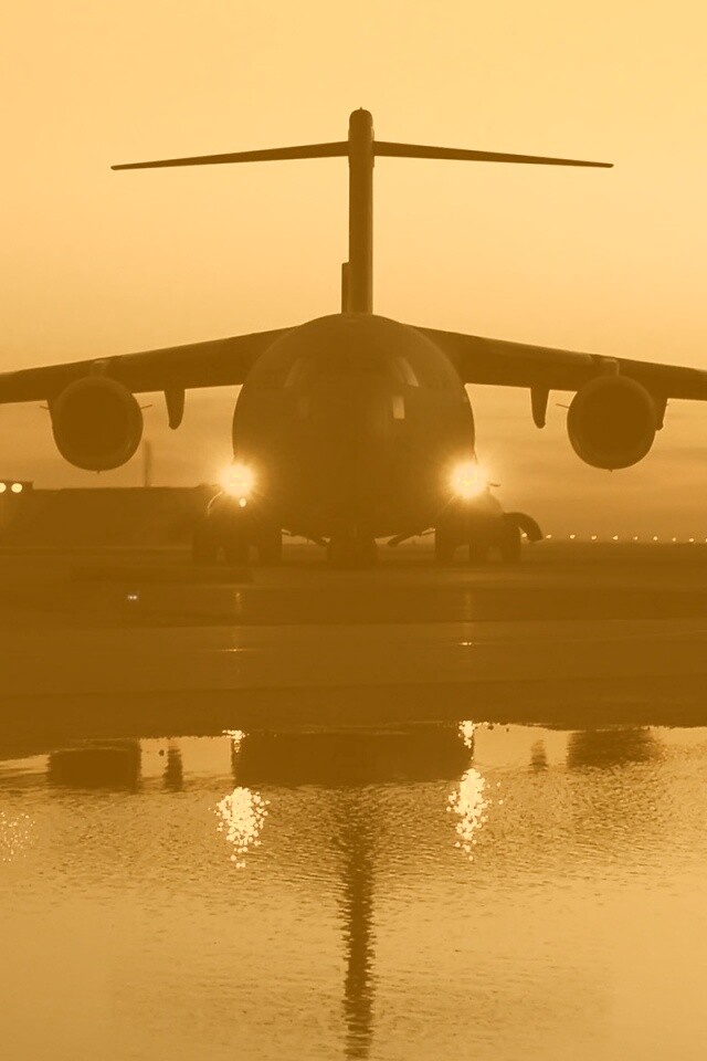 Самолет на взлетной полосе обои