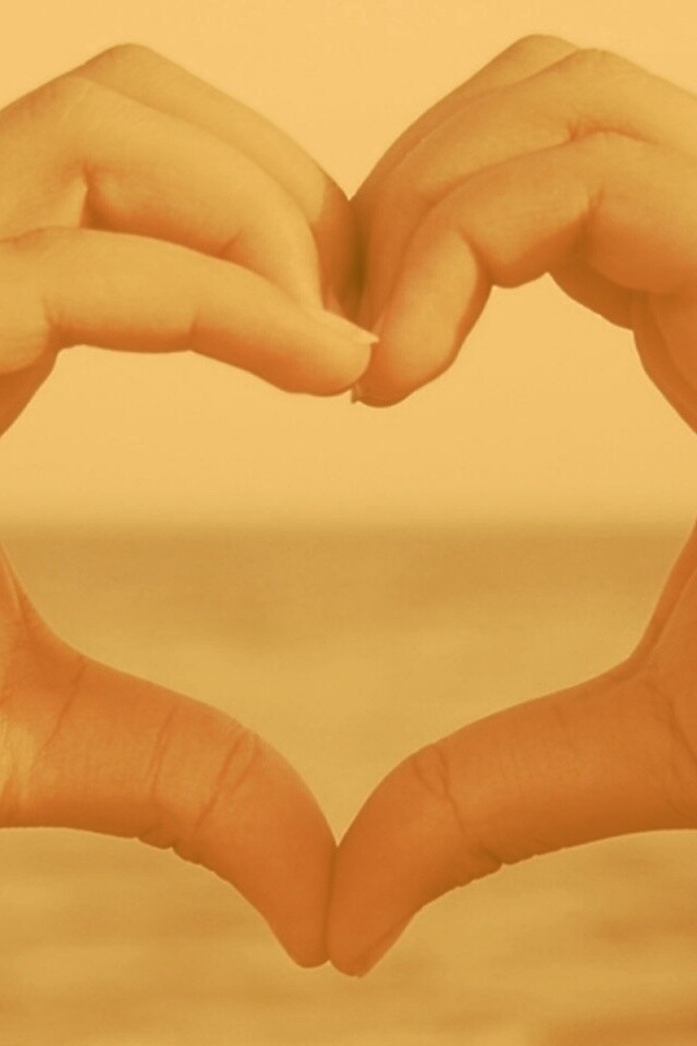 Руки сложенные сердечком обои