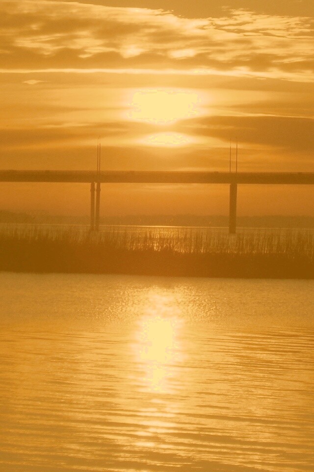 Мост на фоне заката обои