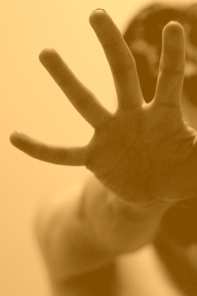 Руки тянутся к тебе обои