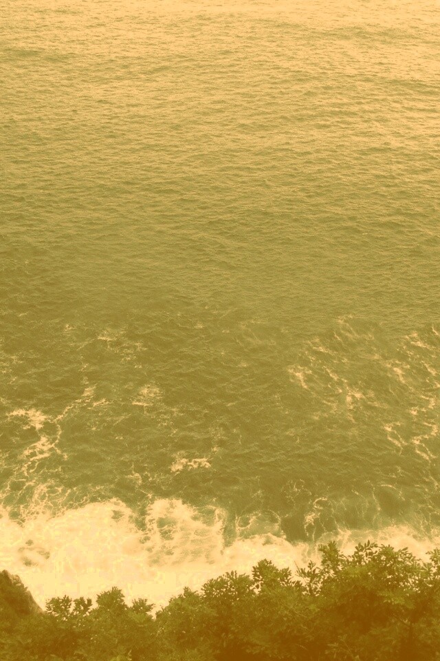 Утёс у красивого моря обои