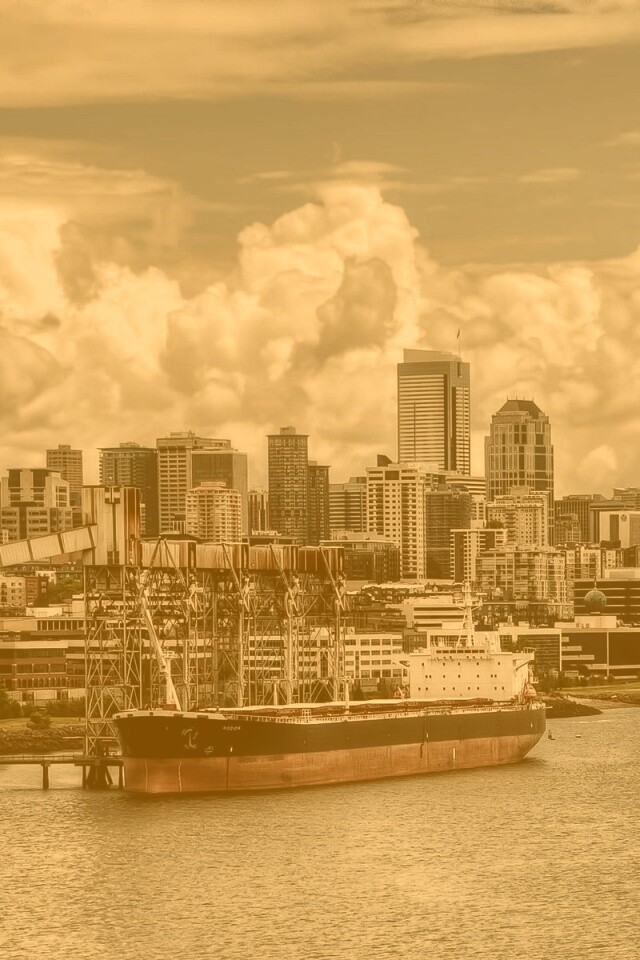 Баржа в ожидании отплытия обои