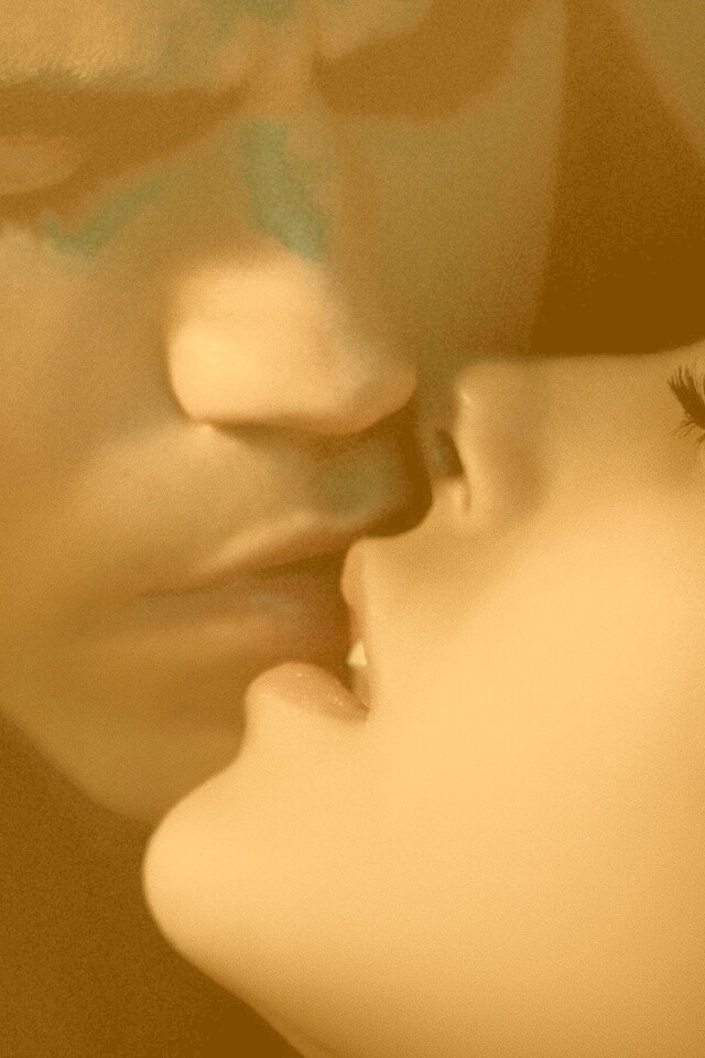 Поцелуй из Дневников Вампира обои