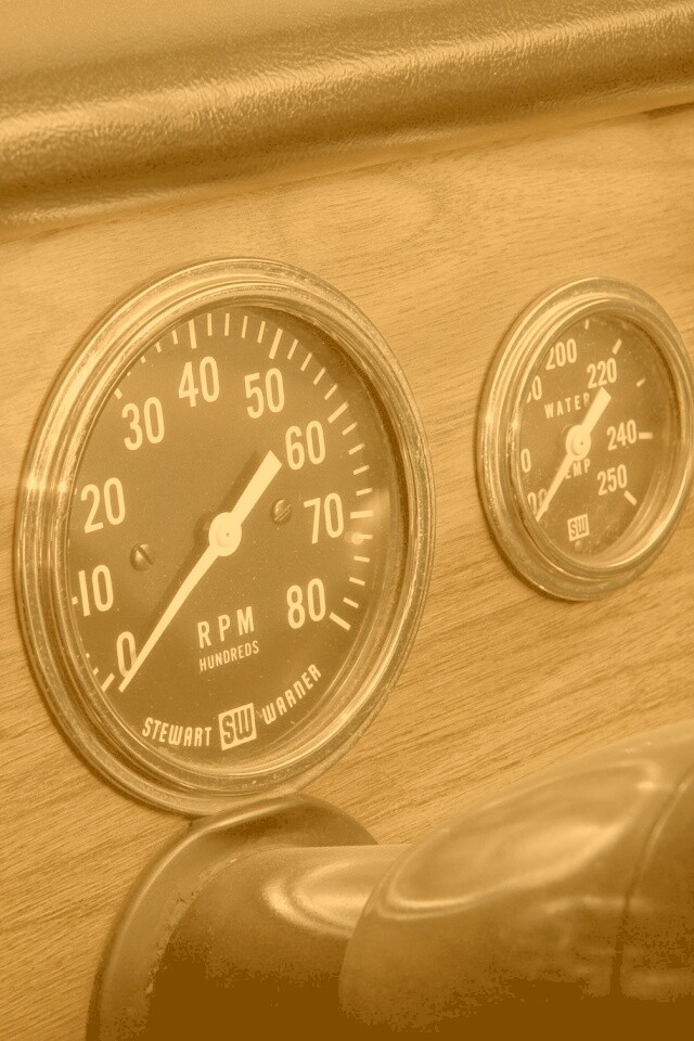 Приборная панель автомобиля Dodge обои