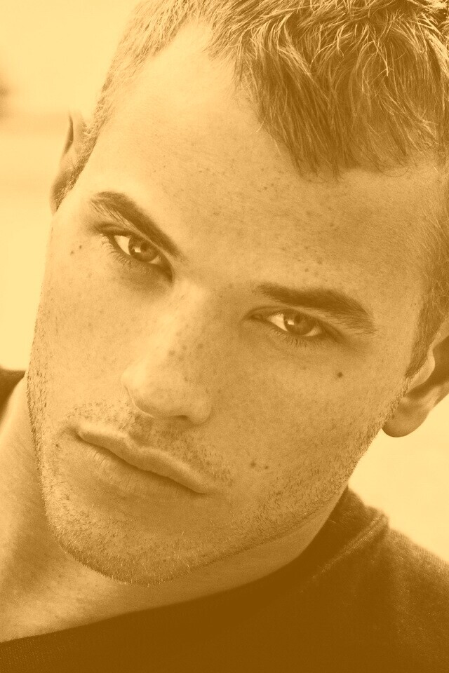 Келлан Латс обои