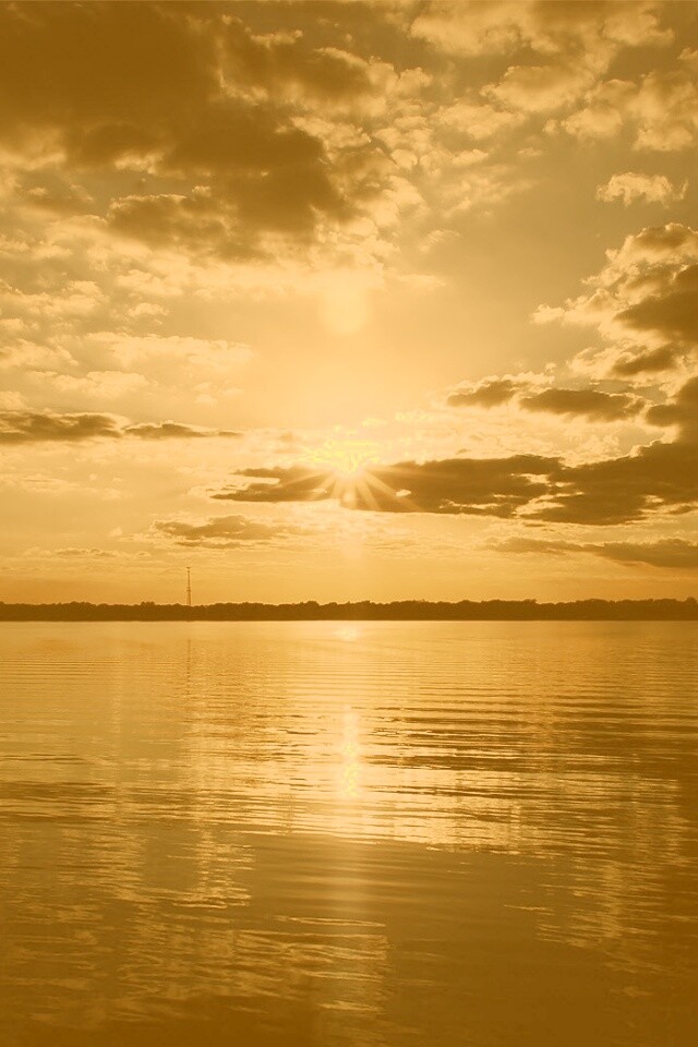 Закат над озером обои