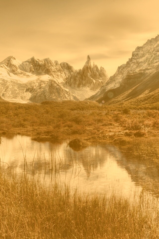 Болота на фоне гор обои