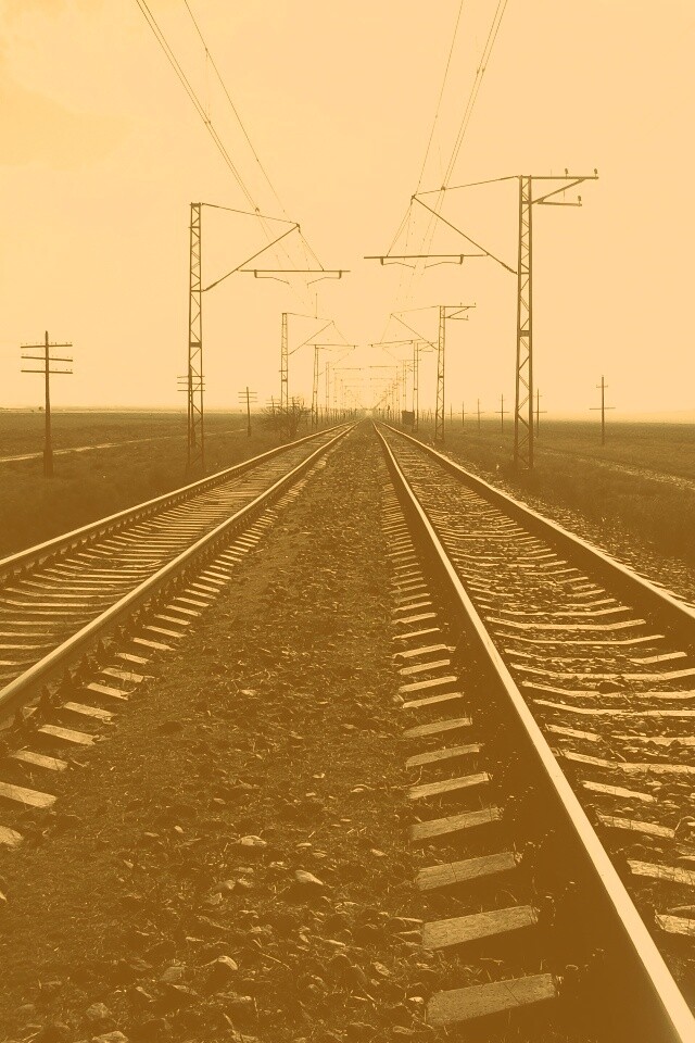 Железная дорога уходит вдаль обои