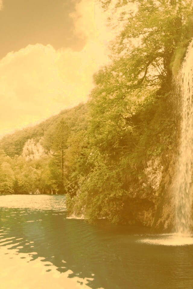 Водопад у реки обои