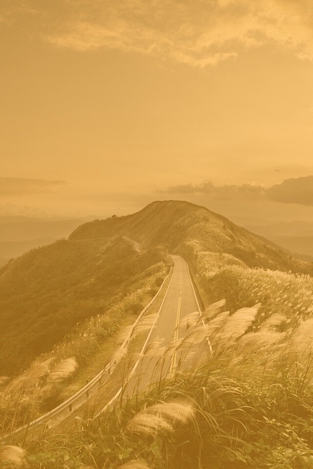 Дорога вдоль вершины холма обои