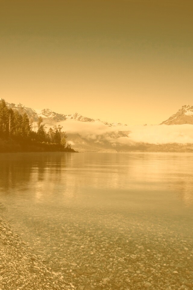 Озеро в предгорье обои