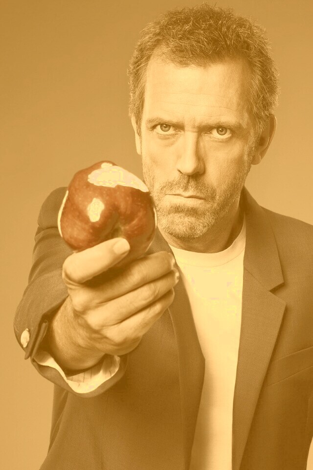 Доктор Хаус с яблоком в руке обои