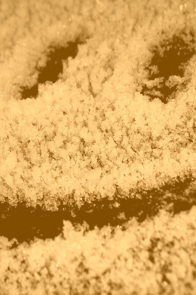 Смайлик на заснеженном стекле обои