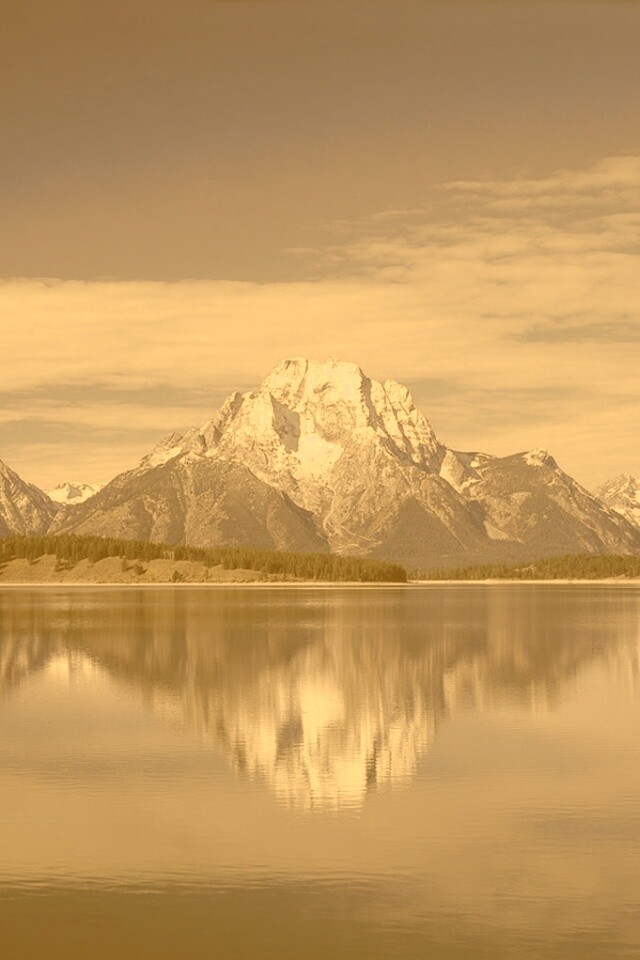 Вид на горы за озером обои