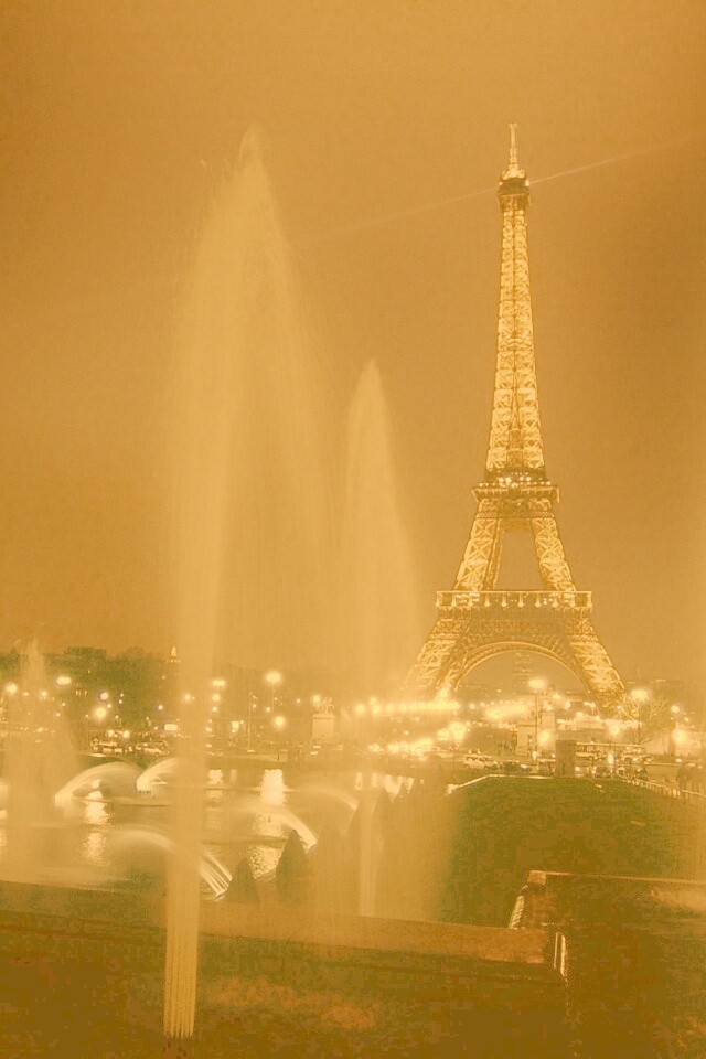 Фонтаны напротив башни Эйфеля обои