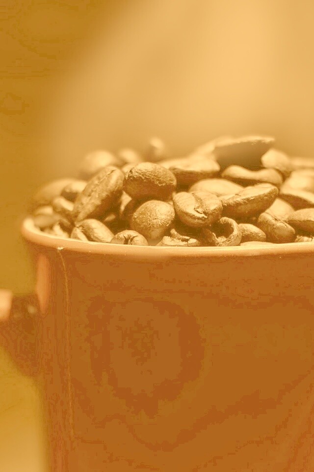 Полная кружка кофейных зёрен обои