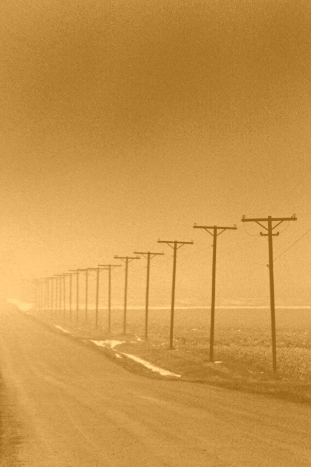 Столбы вдоль дороги обои