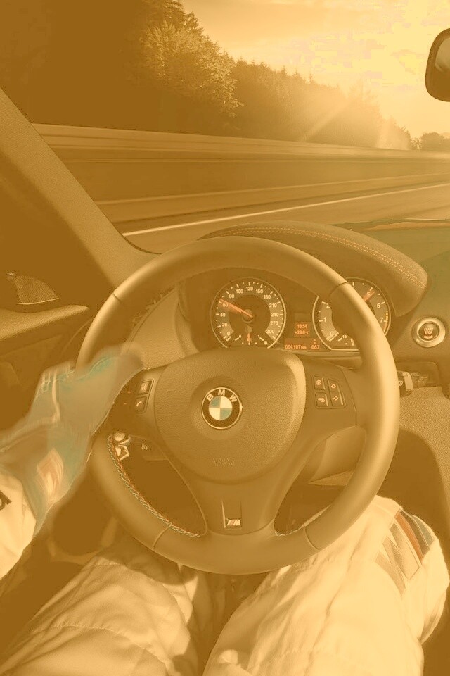 За рулём BMW обои