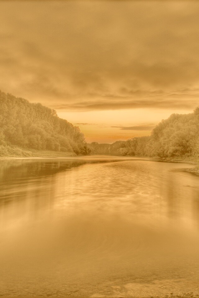 Багровый закат и водная гладь обои
