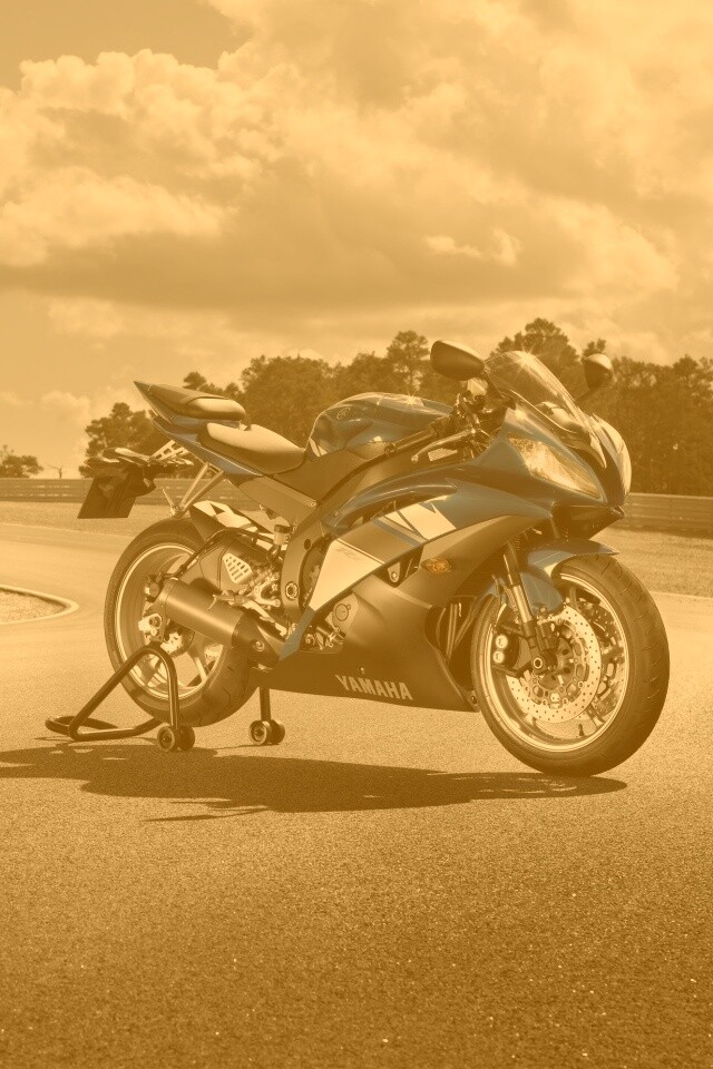 Yamaha R6 на трассе обои