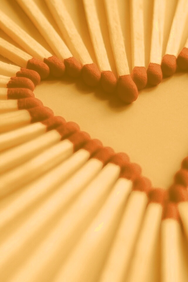 Сердечко из спичек обои