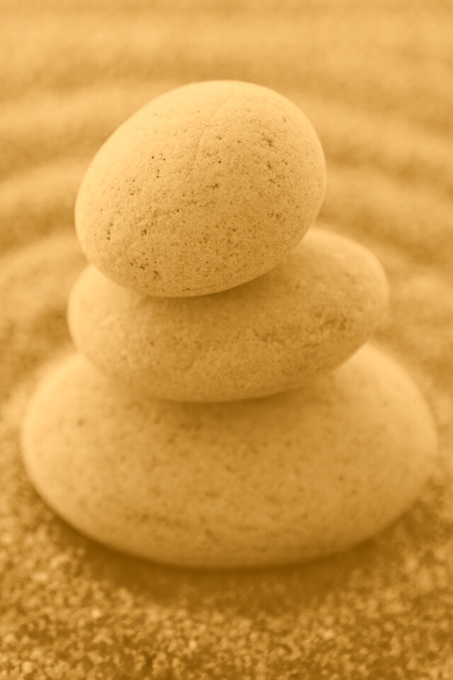 Пирамидка в саду камней обои