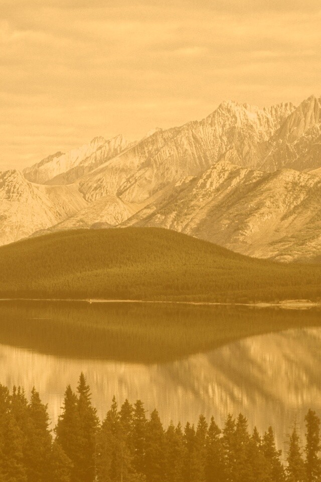 Озеро в предгорье обои