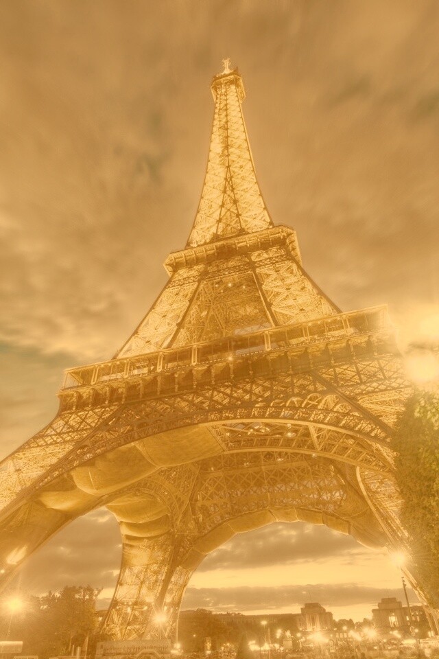 Вид снизу на Эйфелеву башню обои