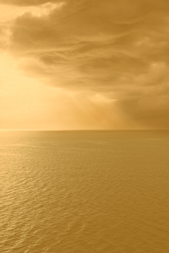 Синее море и грозные тучи обои