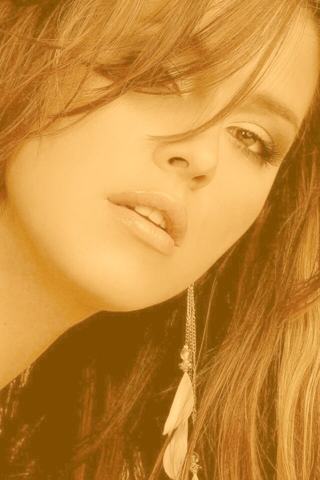 Брюнетка обои