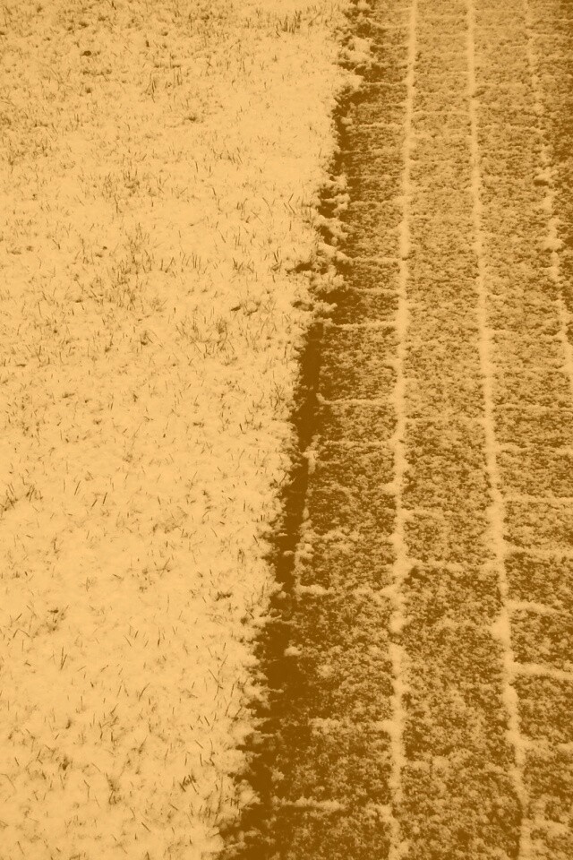 След покрышек в снегу обои