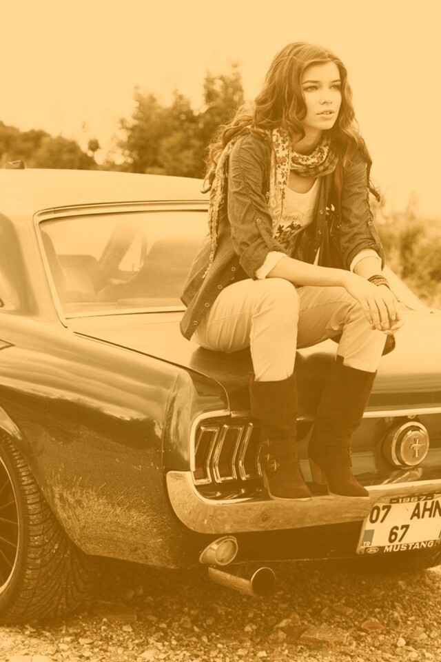 Девушка на мустанге обои