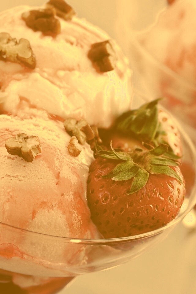 Клубничное мороженное обои