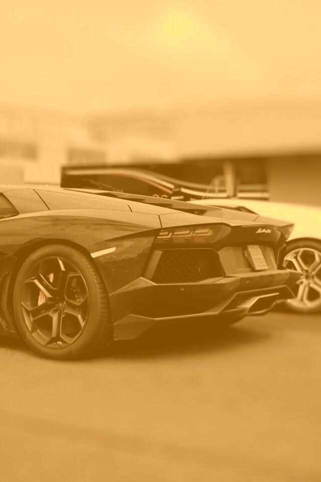 Ламборджини ревентон на парковке обои