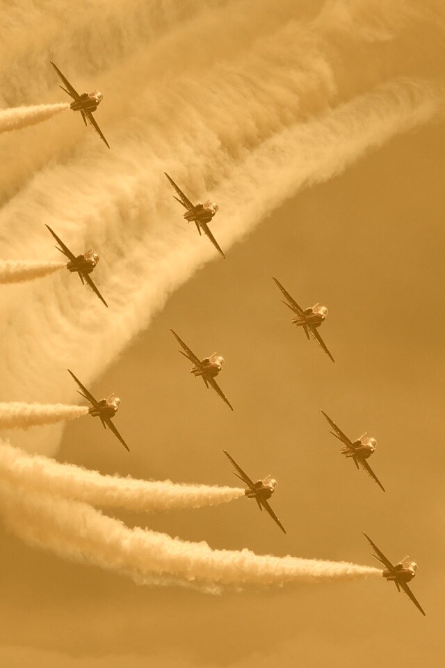 Красивая эскадра самолетов на авиашоу обои