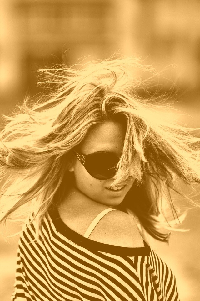 Девушка в тельняшке обои