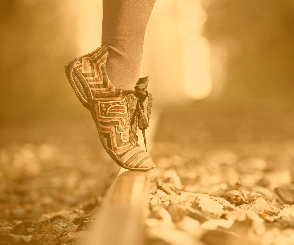 Разноцветные кроссовки обои