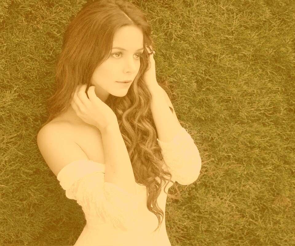 В белом платье обои