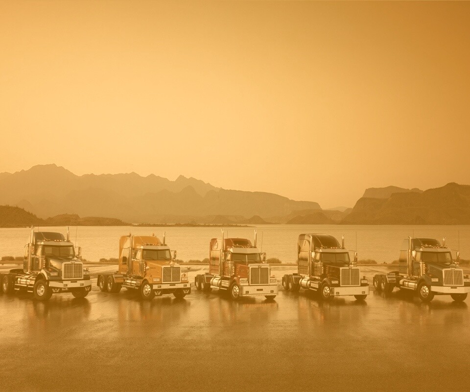 Тягачи на фоне озера обои