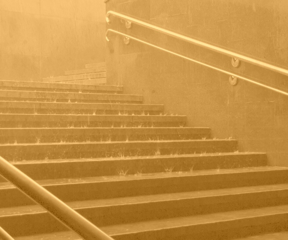 Спуск в подземный переход обои