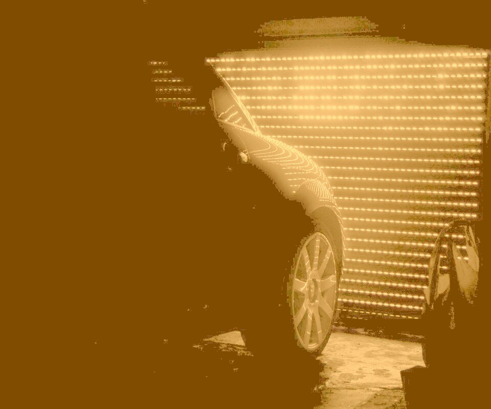 Машина в закрытом гараже обои