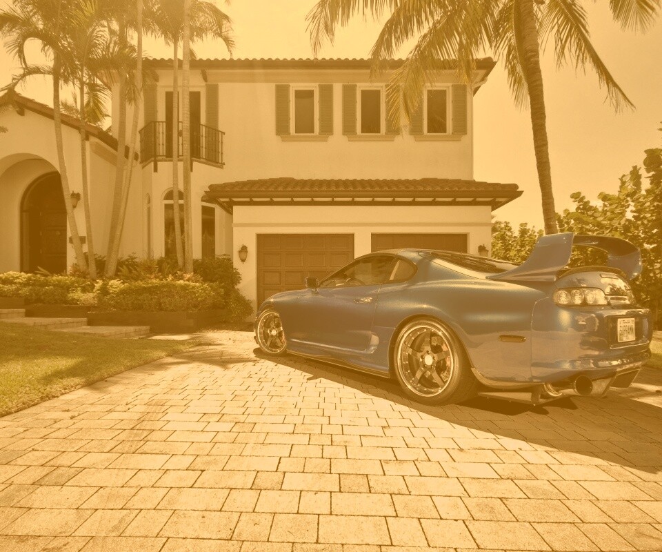 Синее авто у коттеджа обои