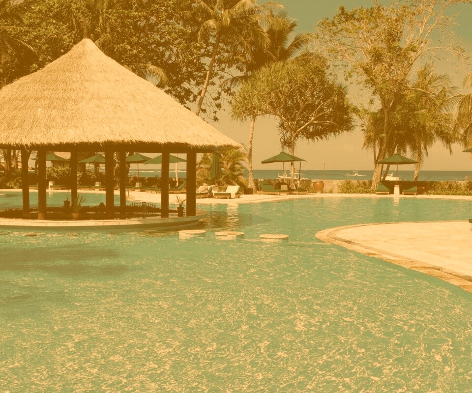 Бассейн отеля обои