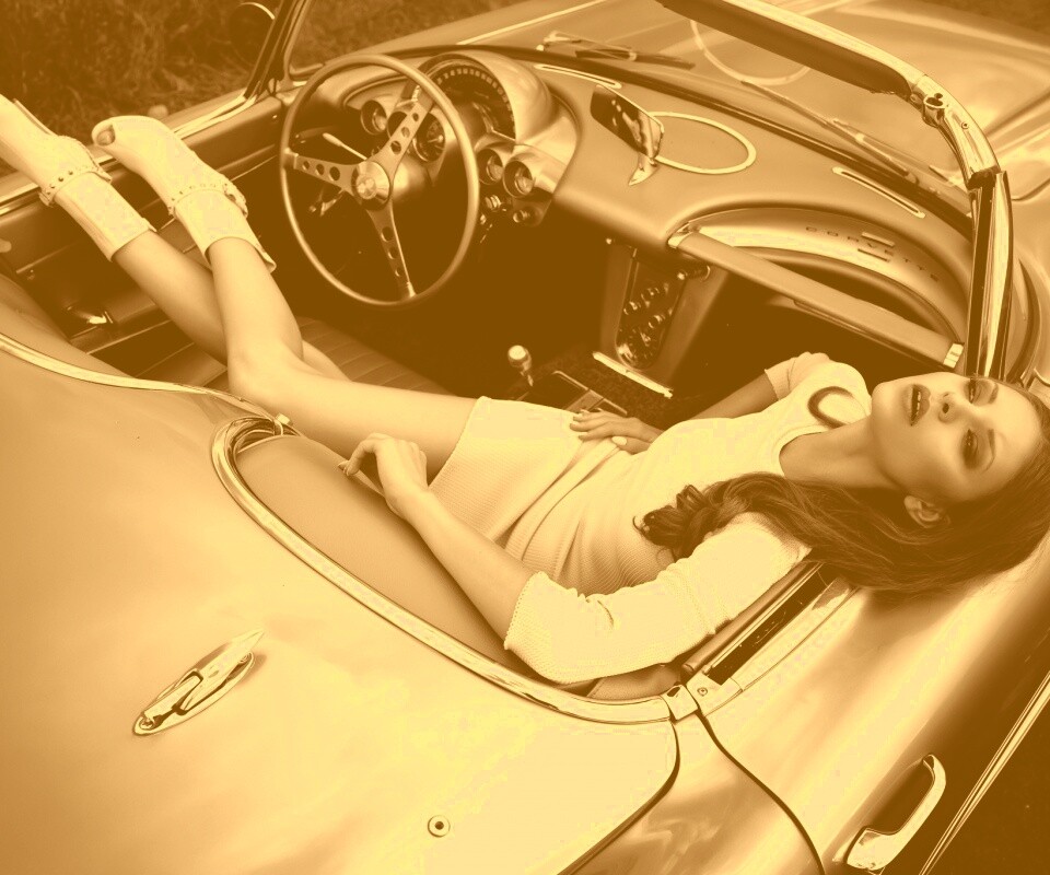 Женщина в кабриолете обои