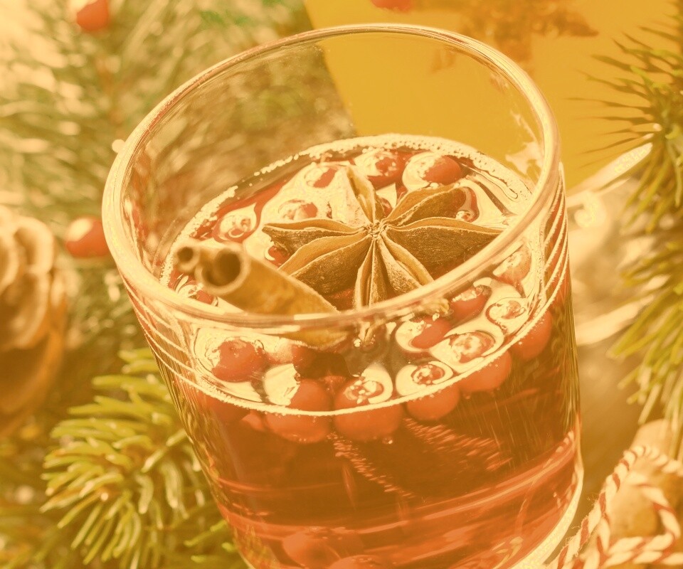 Глинтвейн с палочкой корицы обои