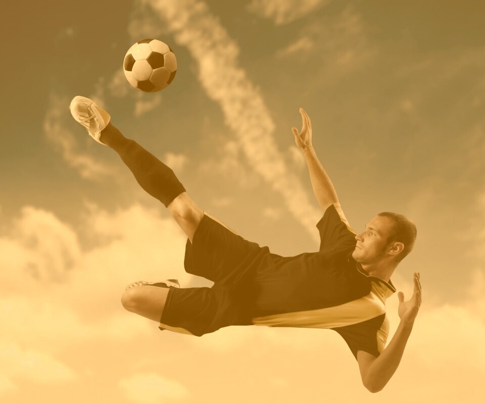 Удар по мячу обои